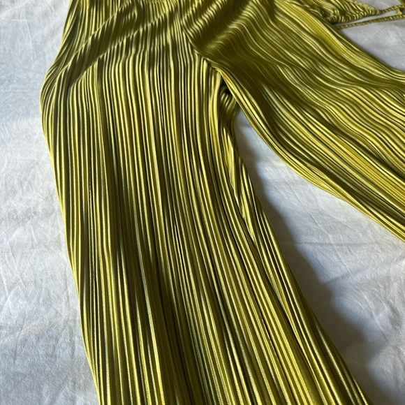 Lime green three piece satin set - Picture 2 of 3